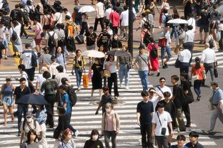 吉鲁本场数据：2次射正2个进球，触球10次，评分8.4